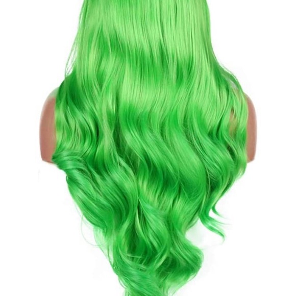 💕22” GREEN BODY WAVE LACE-FRONT WIG *NEW*